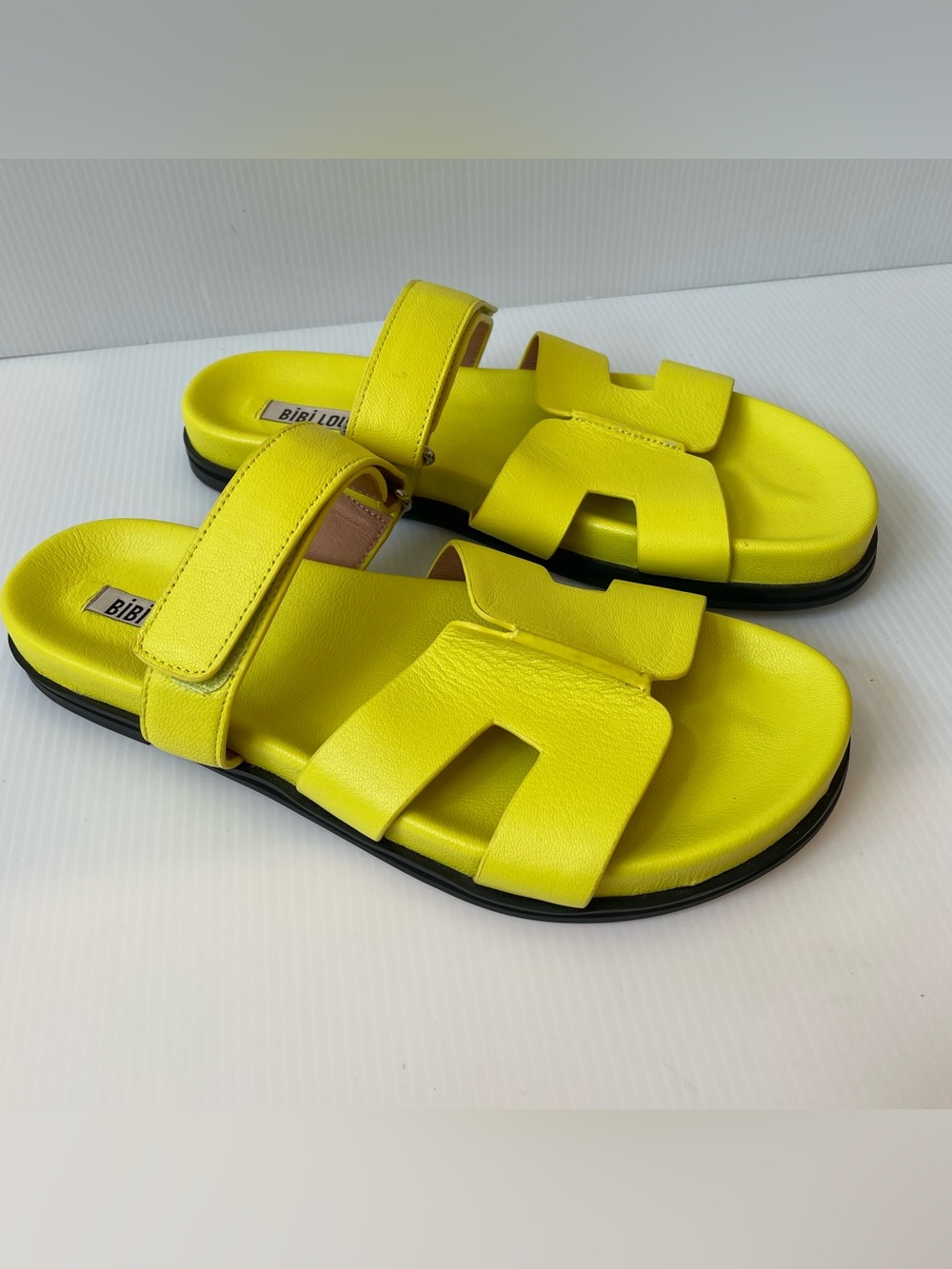 NWT Anthropologie Bibi Lou Mindy Cut Out Slide Sandal Leather Size 9 40 Yellow